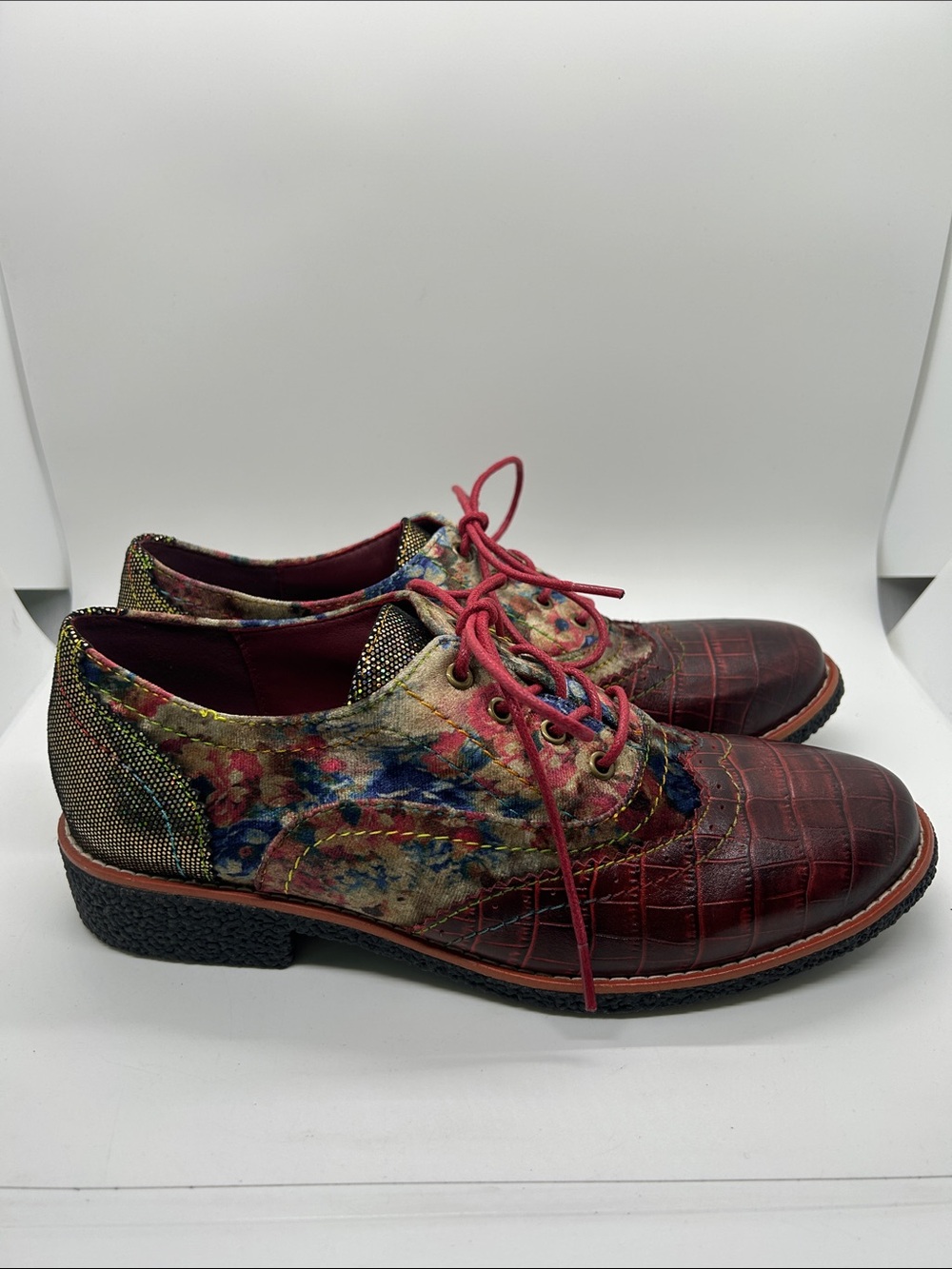 L’Artiste Burgundy Lace-Up Floral Accents Flats Loafers Shoes **Size 40/US 9**🌺🌺 - Picture 4 of 9